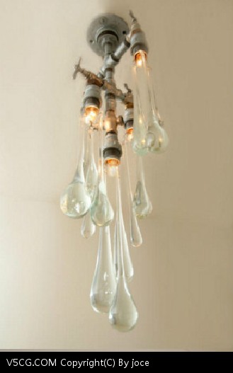 以水滴为灵感，将回收的水龙头和自己雕刻的水滴变成一盏灯，暮光似水啊。不过某些角度看也像是挂在外面的大 ...
