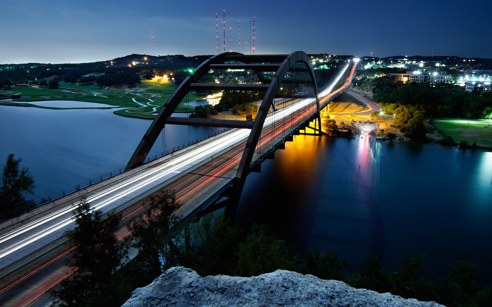 德克萨斯 奥斯丁夜晚的大桥.jpg