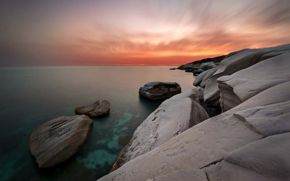 塞浦路斯黄昏时分的海湾.jpg