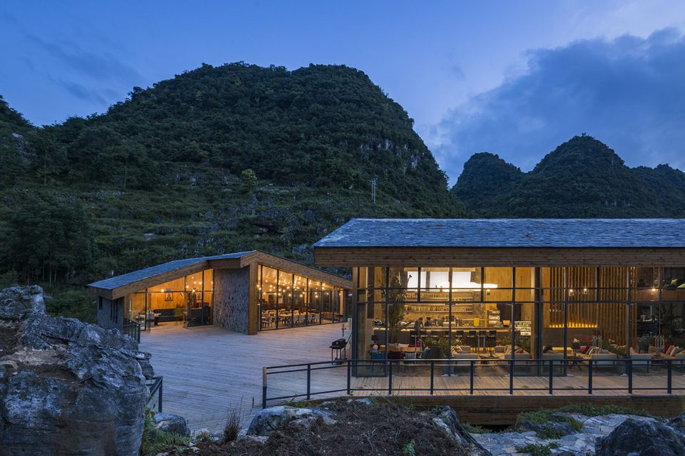 011-Tourist-Center-of-Anlong-Limestone-Resort-China-by-3andwich-DesignHe-Wei-Stu.jpg
