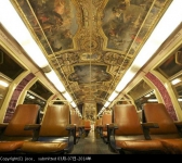 巴黎地铁变身华丽凡尔赛宫 油画挂满车厢