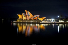 视觉盛宴—— 一场奇妙的灯光秀在悉尼歌剧院上演