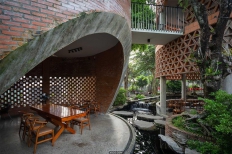 AM 蘑菇咖啡店，花园中长出建筑 / G+ Architects