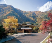 又到了赏红叶，泡温泉的季节了，推荐些日本的天然温泉.....