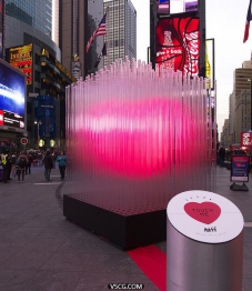 纽约时报广场的粉红的照明立方体