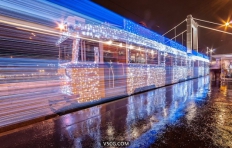布达佩斯的时光穿梭机 30000LED灯装饰的列车